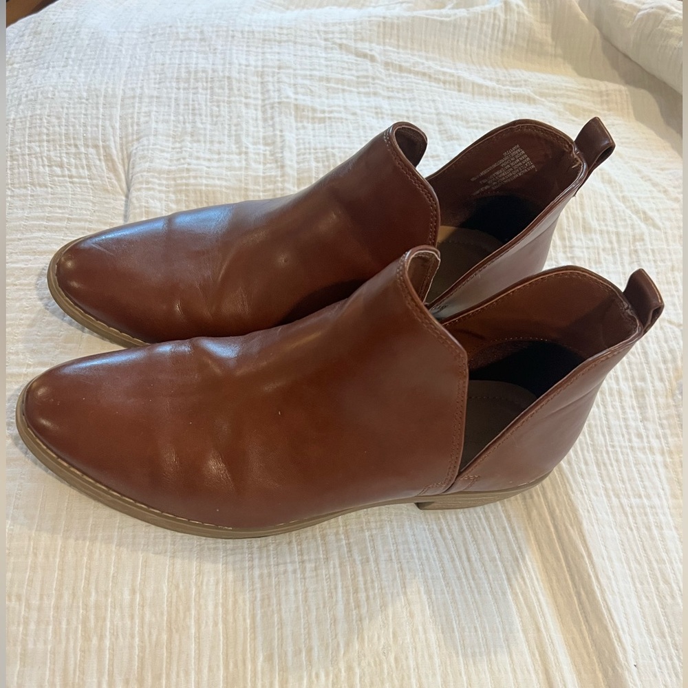 Universal Thread Brown Booties- Size 7